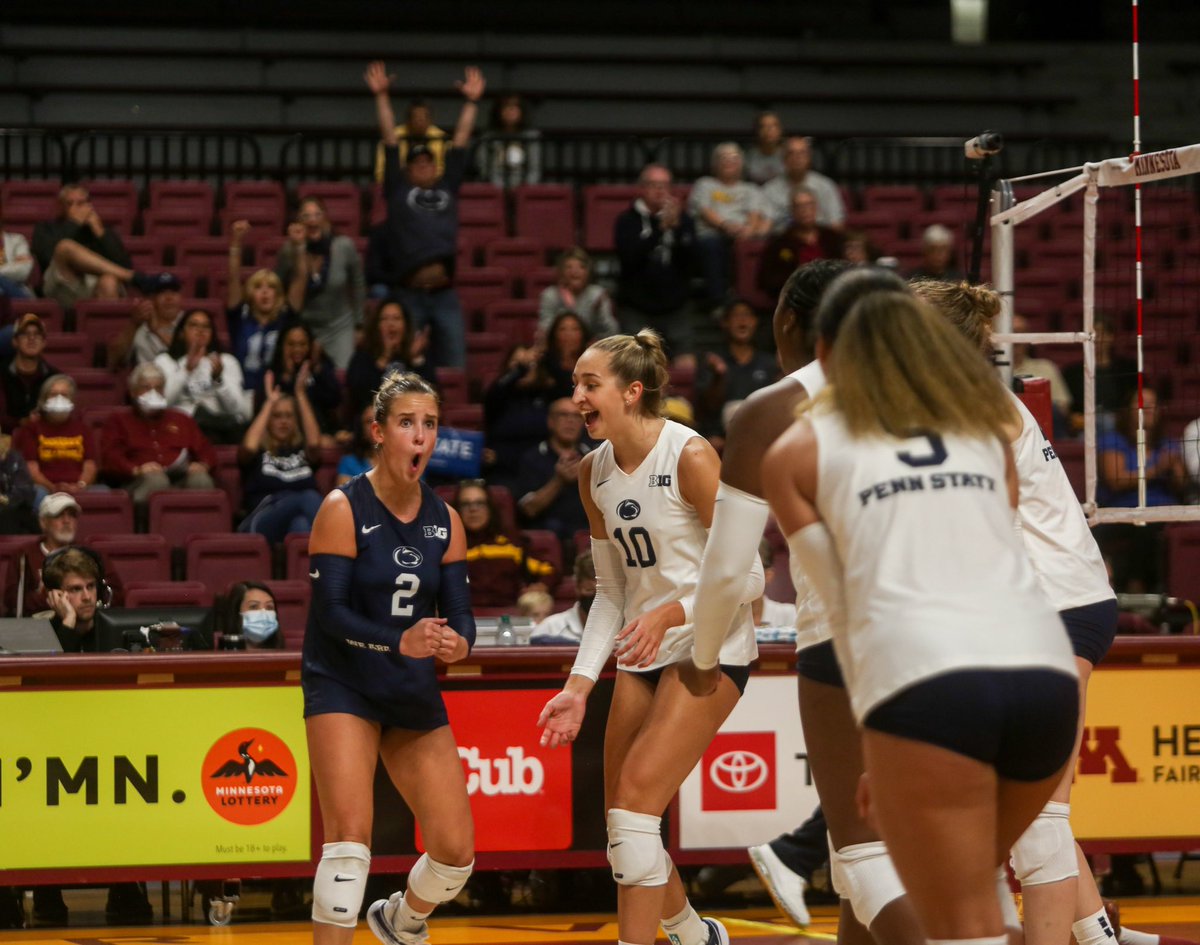 NCAAVolleyball's tweet photo. HEAR THEM ROAR 🦁

After winning the first two sets, No. 20 @PennStateVBALL hangs on to upset No. 11 Stanford in five sets (25-16, 25-22, 17-25, 23-25, 15-10) to remain unbeaten this season.

#NCAAWVB x 📸 @PennStateOnBTN 
https://t.co/J3XKxkcT4K