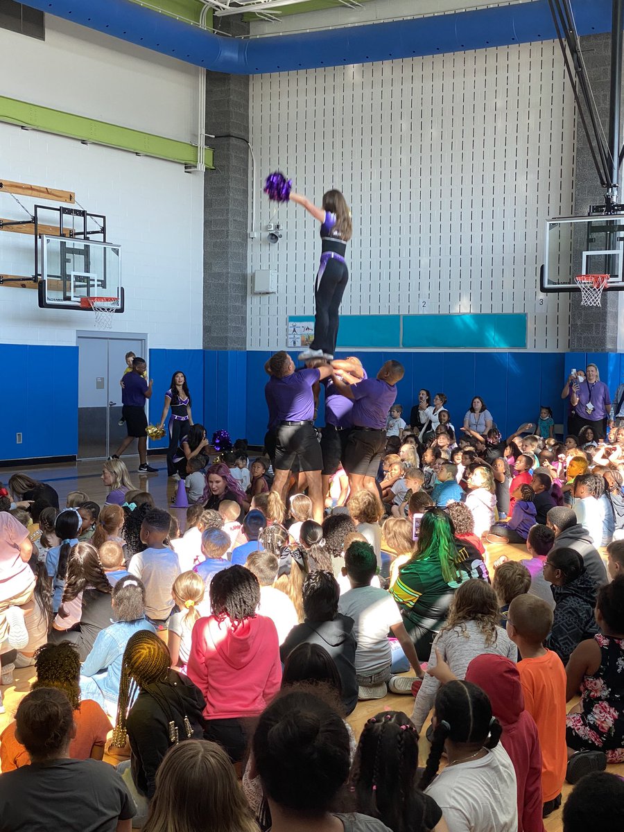 randomly_shawn's tweet image. It was an awesome PURPLE Friday!! A huge thanks to the Baltimore @Ravens cheerleaders and marching band for bringing such joy to four of our elementary schools today!