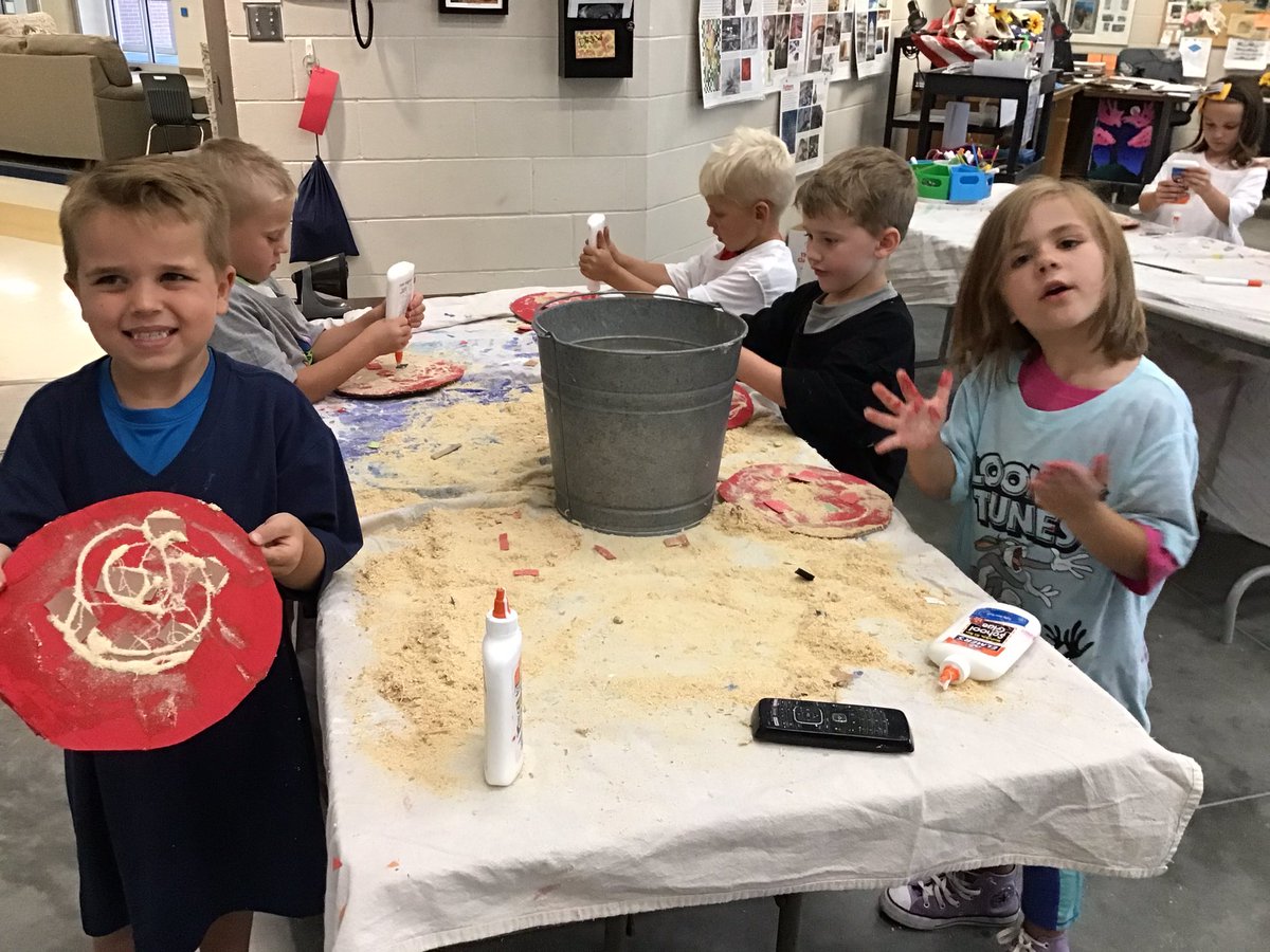 AmyAludwig's tweet photo. #freemanfalcons it is pizza making day for kindergarten learning about textures https://t.co/QGOuJnEq3e