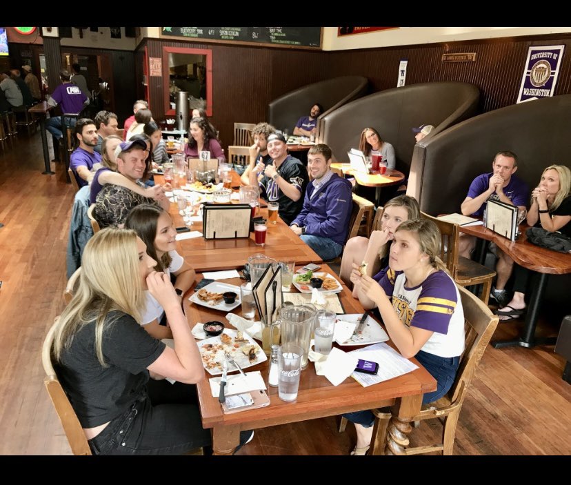 BigTimeBrewery's tweet photo. We open at 10 am tomorrow for the Husky football game! We will be serving biscuits and gravy for breakfast and our full menu. Come early to get a table.
#godawgs #huskyfootball #breakfast #openearly #supportsmallbusiness #bigtimebrewery #seattlebrewery #craftbeer https://t.co/f01jFlhxJe