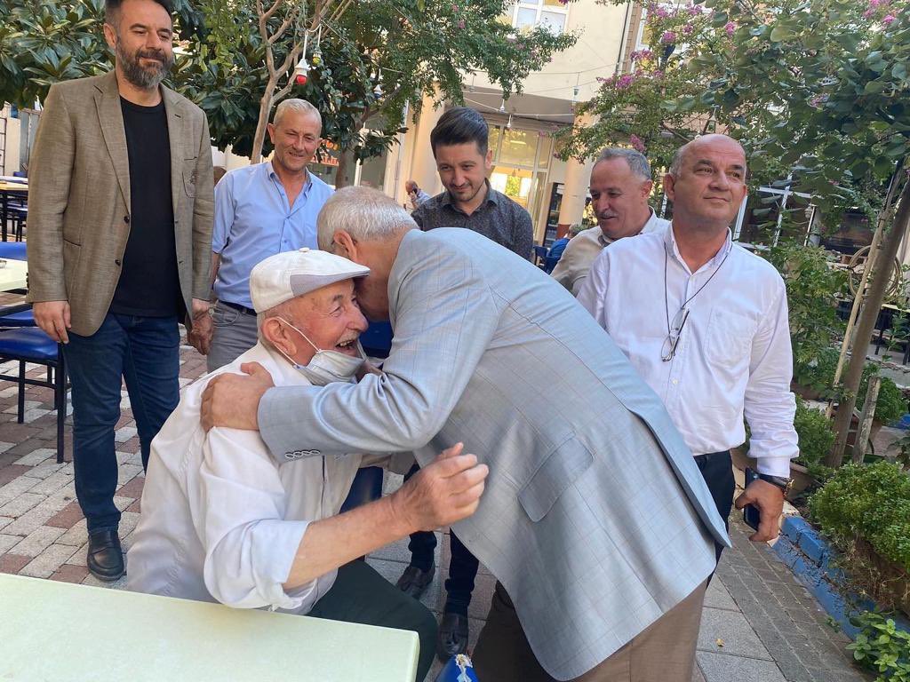 bennhicran's tweet photo. “Hiç yorulmayan Vekil yapmışlar” ☺️
@MufitAydin16 
#Bursa
#AkParti
#Nilüfer https://t.co/jmjyxyZ4nO