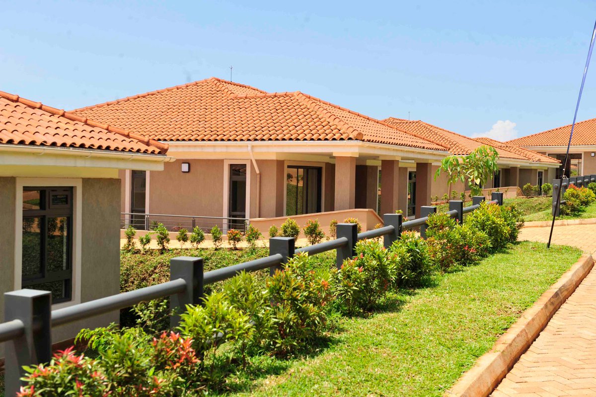 AfricaFactsZone's tweet photo. Uganda's President Yowerk Museveni has commissioned the $72 million Solana Lifestyle and Residences housing estate, which was built by the National Social Security Fund. https://t.co/mKemUtTZTM