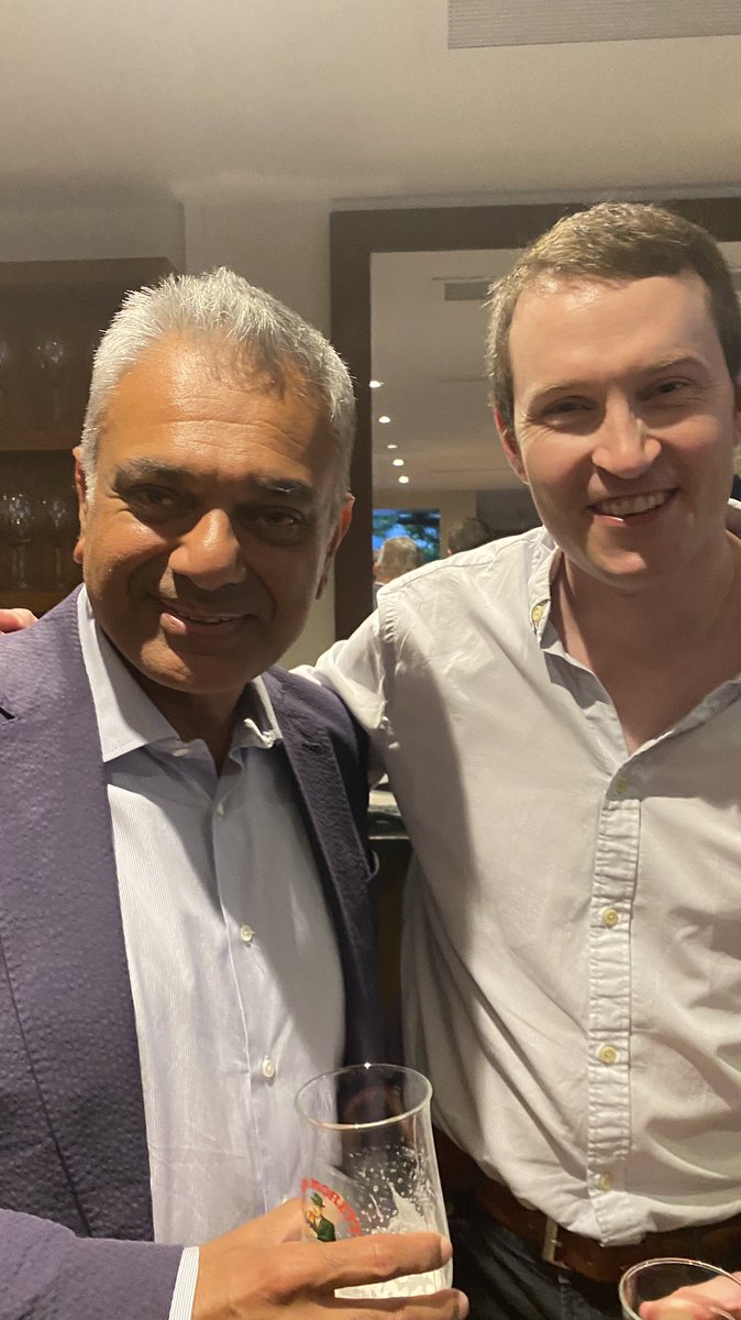 kulvinderlall's tweet photo. Another one of our stellar trainees @BalmforthDamian heading of for his new consultant job @NHSEngland @BartsAorta @QMULBartsTheLon @BartsHospital @NHSEnglandLDN https://t.co/bpqSsZuaLm