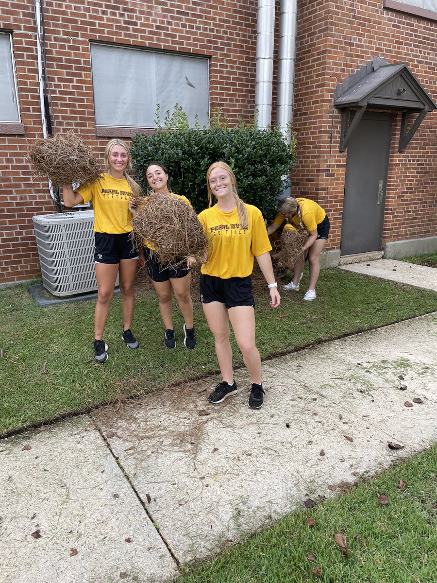 PearlRiverSB's tweet photo. Helping out Mr. Mike this morning lay out some pine straw! We are so thankful for everything he does to make our campus look beautiful! 🫶 #RRR #theriverisrising #helpinghands #prccsoftball https://t.co/7K3WO5vxdi
