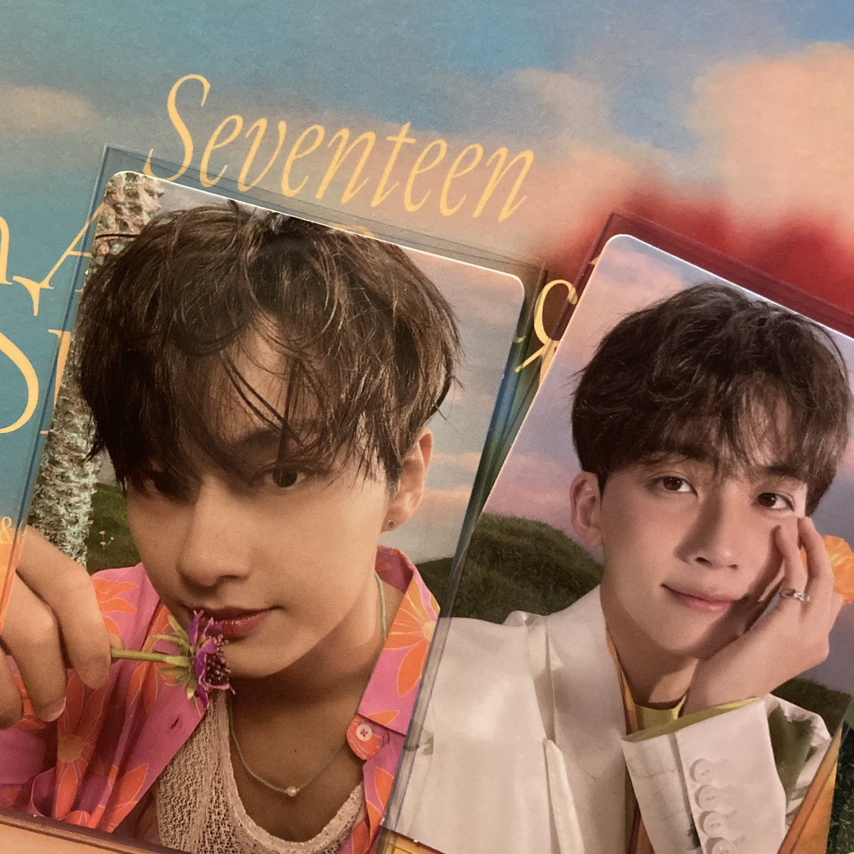 moominbbyy's tweet photo. 💌  ָ࣪  💐 ⭑ ⸝⸝ 090922 love mail!  ࣪   ٬ ꕀ

   gorgeous pulls and both my prios unexpectedly came home 😫 tysm @wooziwallet for being accomodating and for packing the album safely! it was a good shot that i purchased this album from you <3 🤍🫶🏻

— 🫧 #misamails https://t.co/FmqtVozjBB