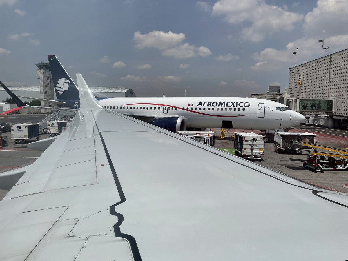 leonesdeyucatan's tweet photo. ¡AHÍ VAMOS CON LAS MALETAS LLENAS DE ILUSIÓN Y GANAS DE TRIUNFAR!🙌👑
Por @Aeromexico https://t.co/gRRtsP0wKG
