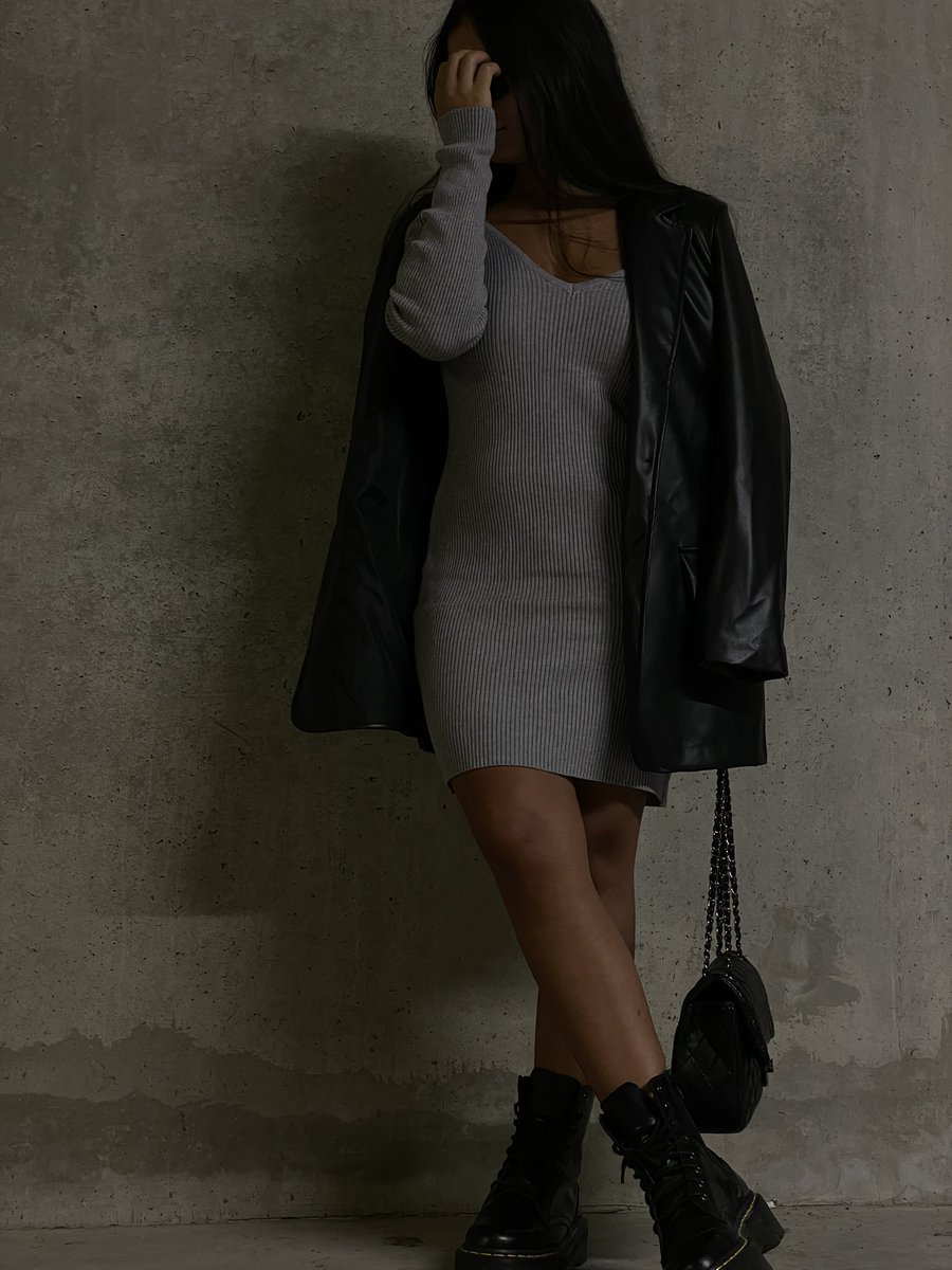 Badgal_Co's tweet photo. On a fait des photos dans un parking >>> https://t.co/zqyPfotknN