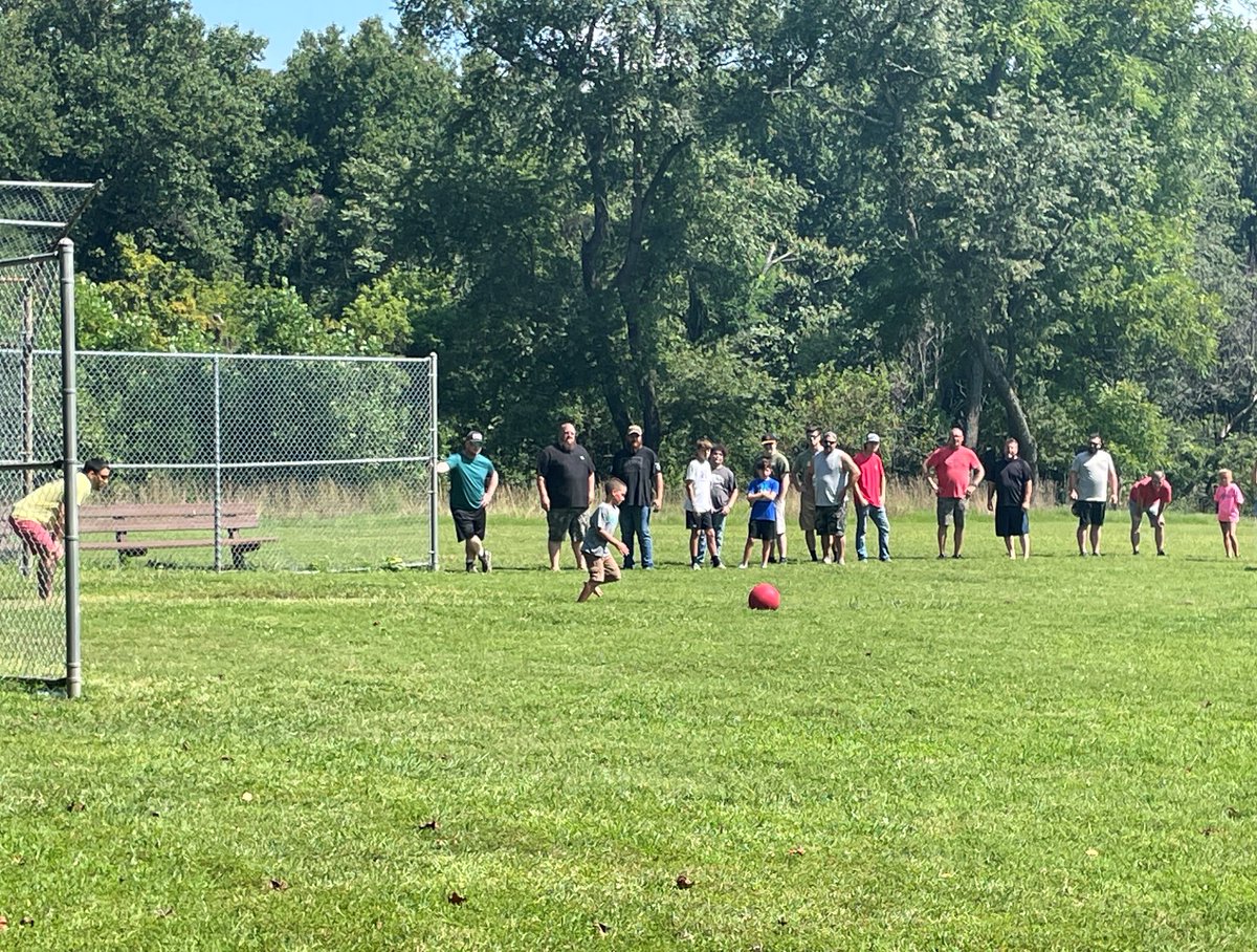 GoEcotech's tweet photo. We work hard and play hard at Ecotech! In August, we hosted our company picnic, which was a lot of fun for our team members, and their families. It was great visiting with one another, playing games, and enjoying some good food. 

#Ecotech #EmployeeAppreciation https://t.co/myPmLF8e2k