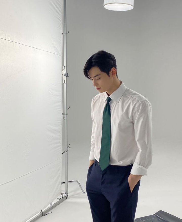 Congratulations on your marriage! I wish you both lots of love and happiness! <a href="/SH1N1NG4RM0R/">Mr. Lee</a> &amp; <a href="/YOURCUTELOVER/">Mrs. Lee 🐝</a>  #YuDawnDay