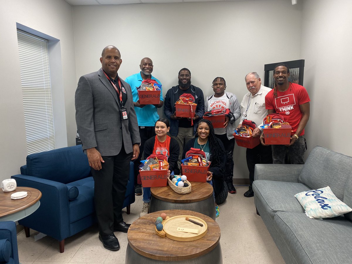 Mac9_AISD's tweet photo. Thank you for being part of the MacArthur 9th grade Generals as Long term and dedicated substitute this year.  You all are becoming great teachers. #AldineConnected @KatyRoede @drgoffney @XMRaldine https://t.co/7iumot6p9A