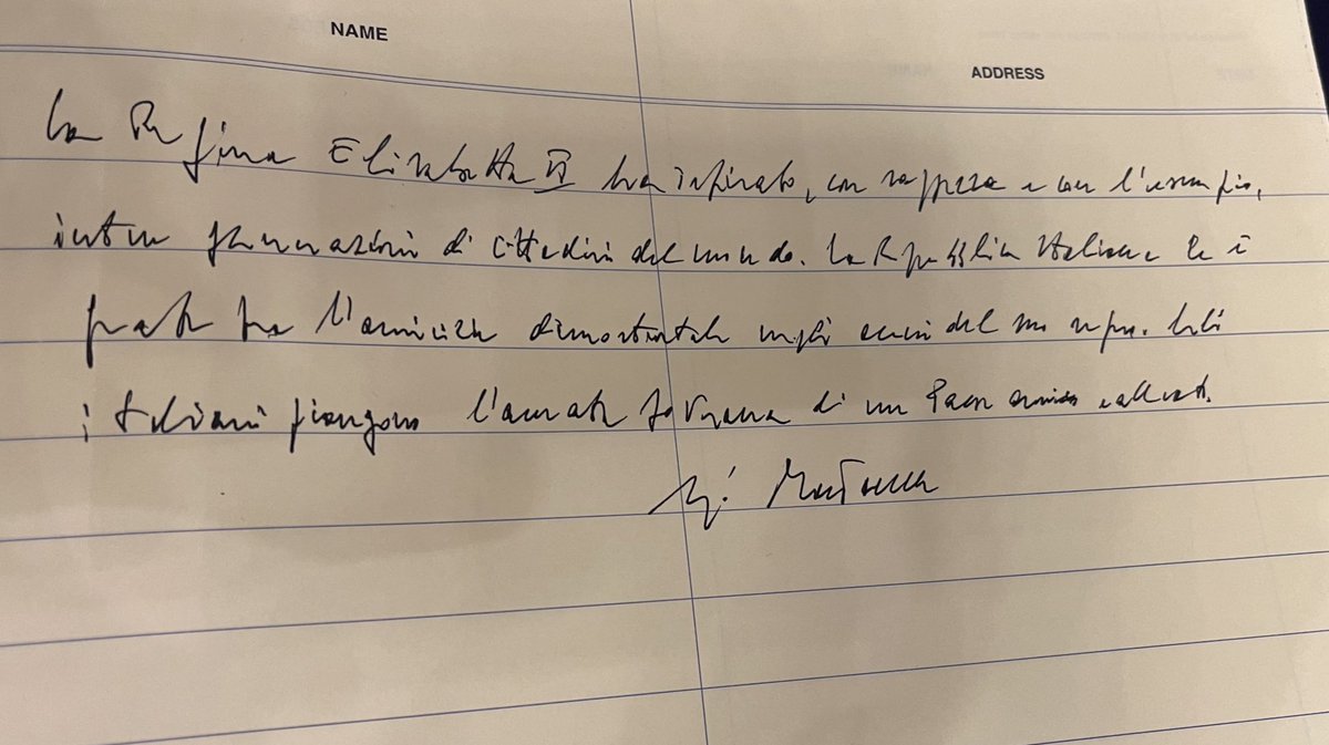 La Regina #Elisabetta II ha ispirato con saggezza e con l’esempio intere generazioni di cittadini del mondo. La Repubblica Italiana le è grata per l’amicizia dimostratale negli anni del suo regno. Gli italiani piangono l’amata sovrana di un Paese amico e alleato
Sergio Mattarella