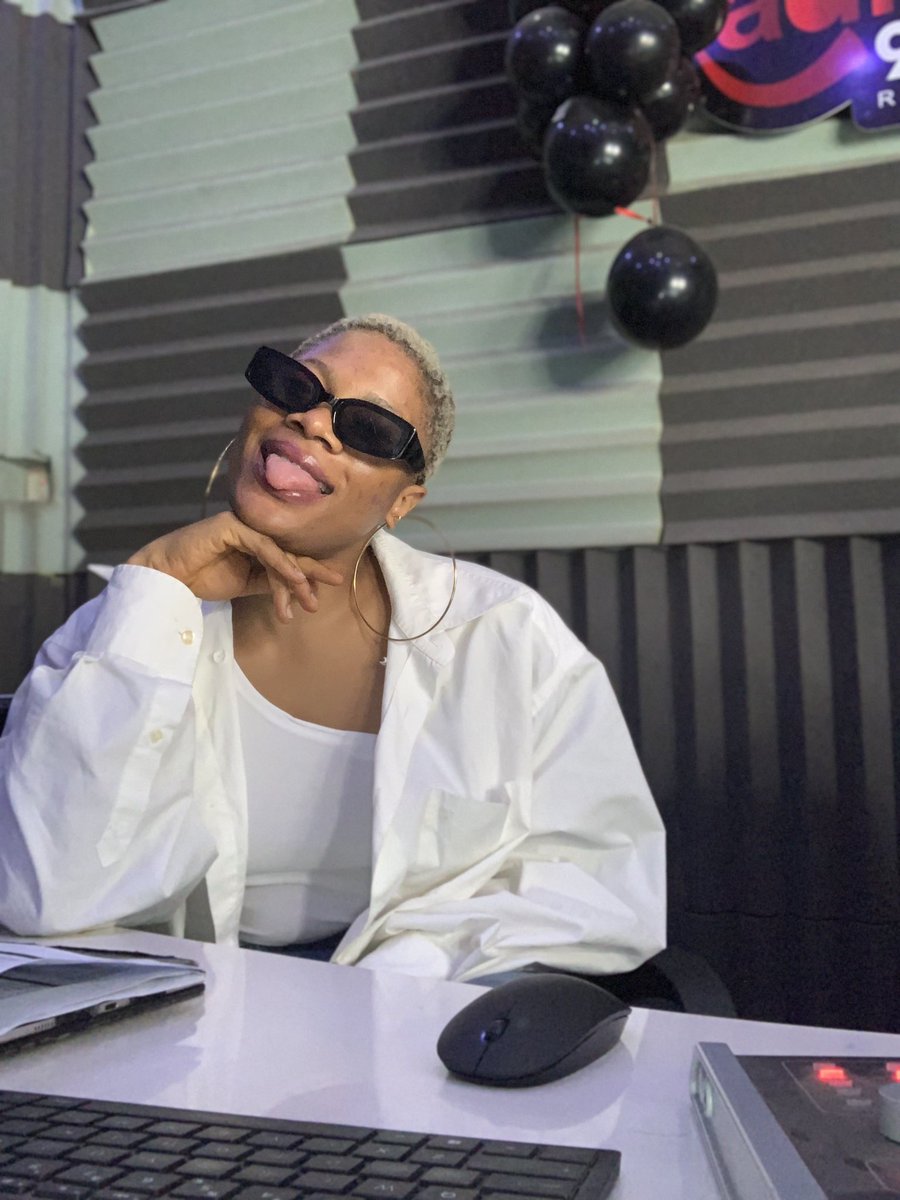 realmiriamcole's tweet photo. Badasss on and off da mic . 
If you listened to #dalounge on @bossradio989FM today you’re the real mvp and I heart ♥️ you! https://t.co/i81btcegM5