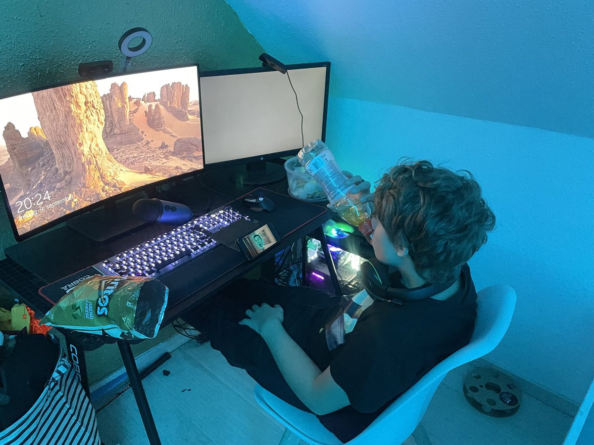 denisjakobsen's tweet photo. Ready for stream !! Come and support my son https://t.co/WMpnNnLdMd #gaming #gamer #games #player #stream #streamer #live #playing #play #epic #epicgames #fortnite #epicfortnite #chat #hrmuki #muki #support #hyperx #amd #asus #razer #roccat #hart #hjerte #hertz #twitch # https://t.co/95PXIedZyf