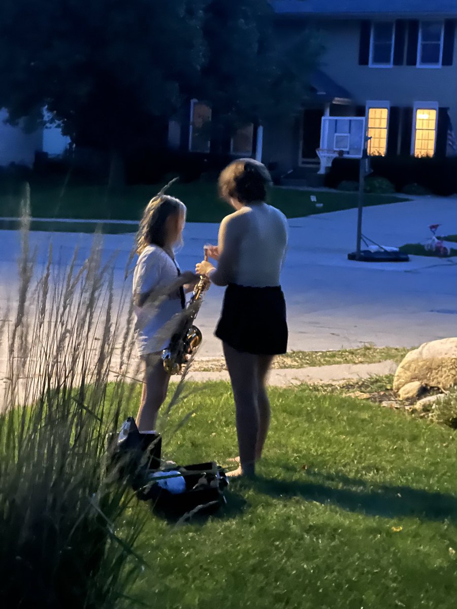 Do you have a band teacher at your school that instills such a ❤️for music, that kids are so excited to play and pass the joy on to others? Caught this sweet moment in our neighborhood this fall 🎷🎷🎷⁦⁦<a href="/MrsAllenBand/">Mrs. Allen</a>⁩ you are a gift!