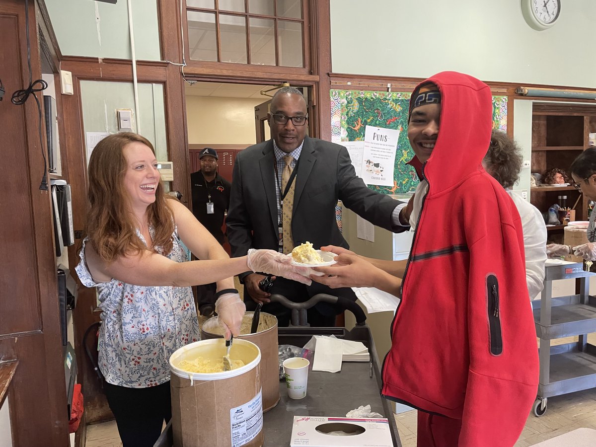 Students and Staff enjoy Back-to-School Ice Cream Celebration at Rochambeau!