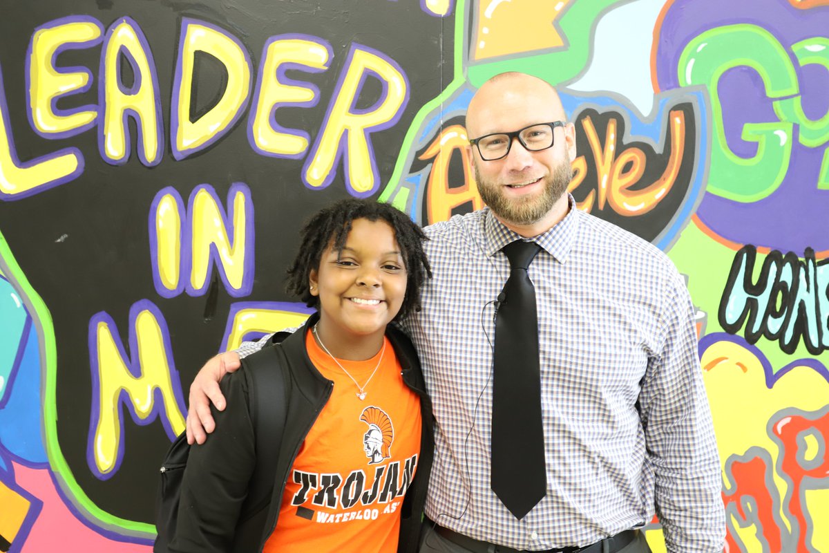 WaterlooSchools's tweet photo. "Here at Carver, every student has a story," said new principal Josh Payton. "It's our job as educators to discover that story &amp; build on it."
Students at Carver are already hard at work with hands-on lessons. "It's going to be a great year," said Payton.#Bebold #CarverBulldogs https://t.co/5z5NGcqjfa