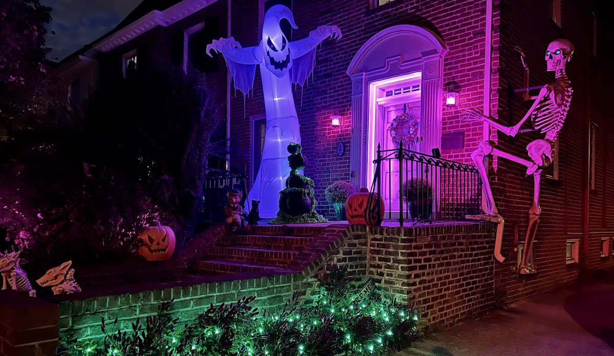 SkeleRva's tweet photo. I’m adding those scary pumpkins and the 8’ pumpkin stack to the mix this year! https://t.co/wAh1ltCRB0