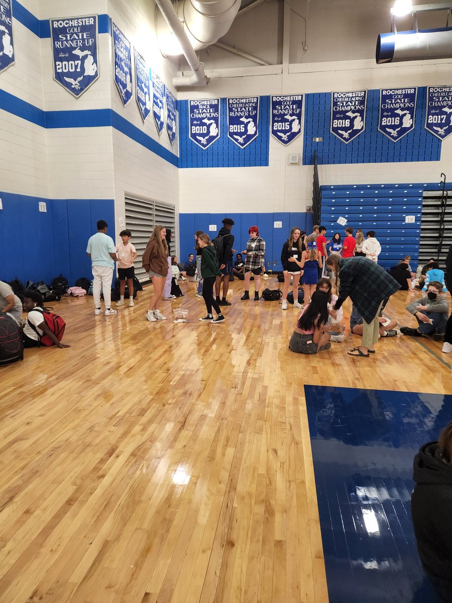FalconLinkCrew's tweet image. We loved getting to see our freshmen again today at our Link Crew meet up! Thanks to our admin team for allowing us to continue fostering these connections and have fun! (Bonus: Yates donuts!) @RHSFalcons #LinkCrew @BoomerangPrjct
