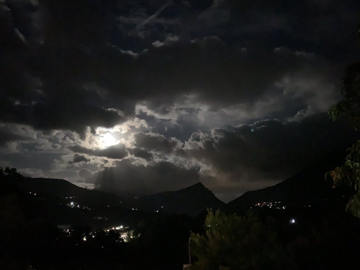 @StormHour Moon over #CusanoMutri #Benevento