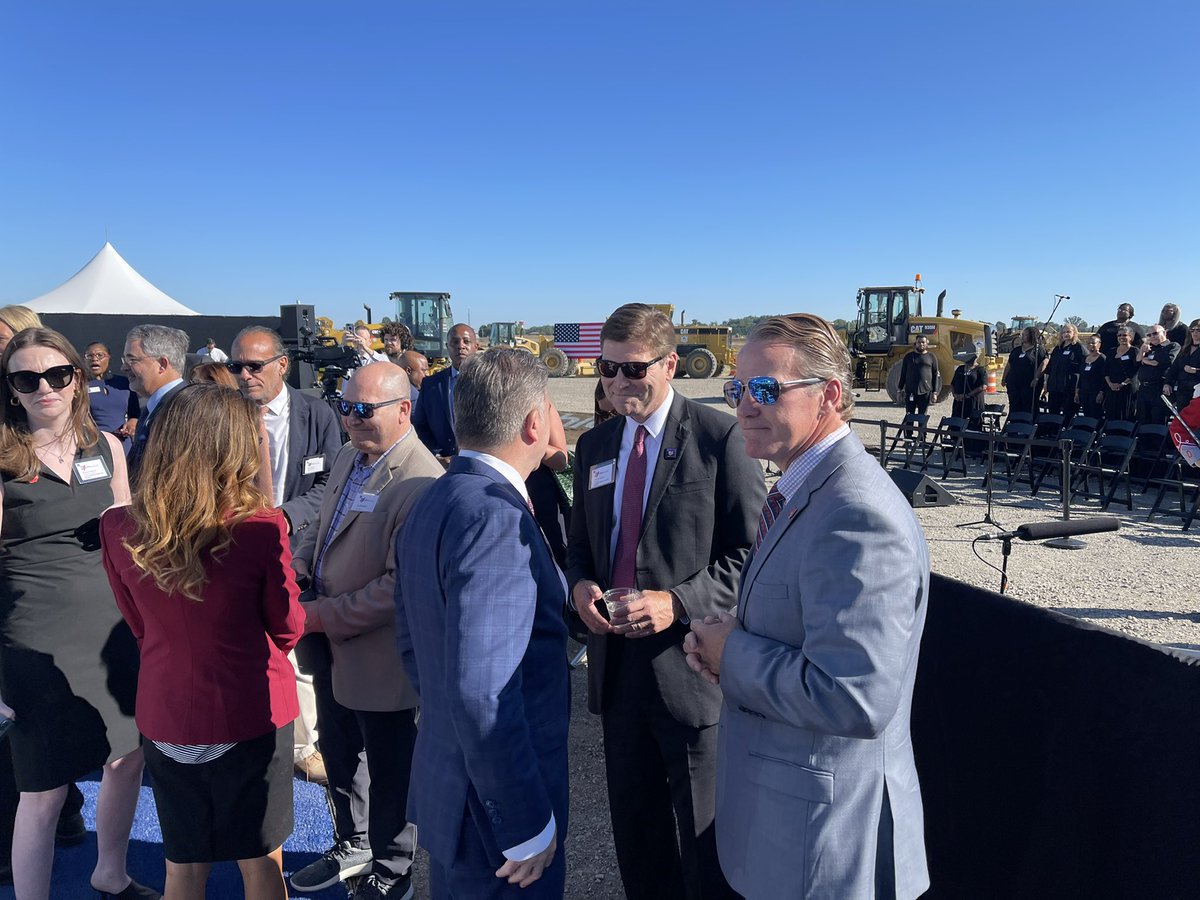 Proud to be part of today’s #IntelOhio groundbreaking! On this historic day, the #SiliconHeartland becomes a reality. 

Thank you, @intel for investing in Ohio and our workers!