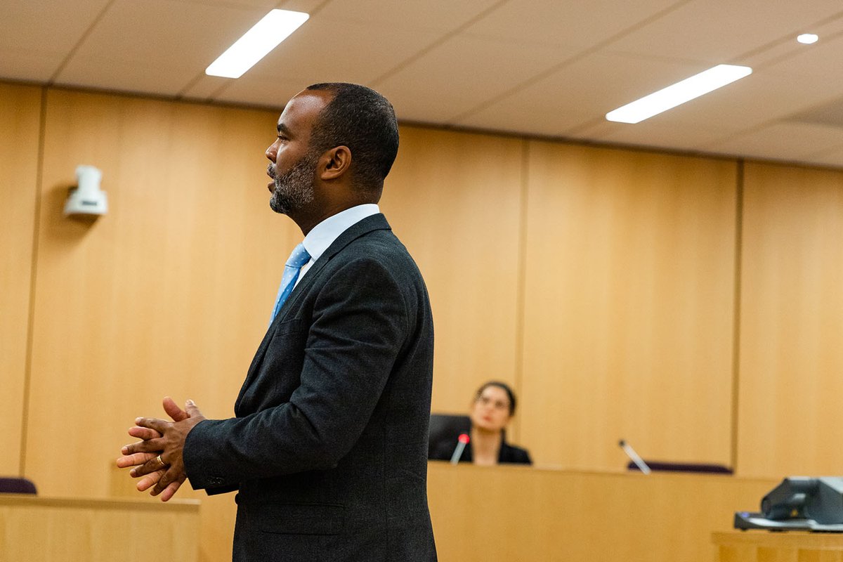 davidthomaslind's tweet photo. All rise! International legal professionals perform a mock trial as part of their pre-degree training program for the LLM at #SyracuseUniversity https://t.co/7XkNqbWtBX https://t.co/Q8u2iUQITX