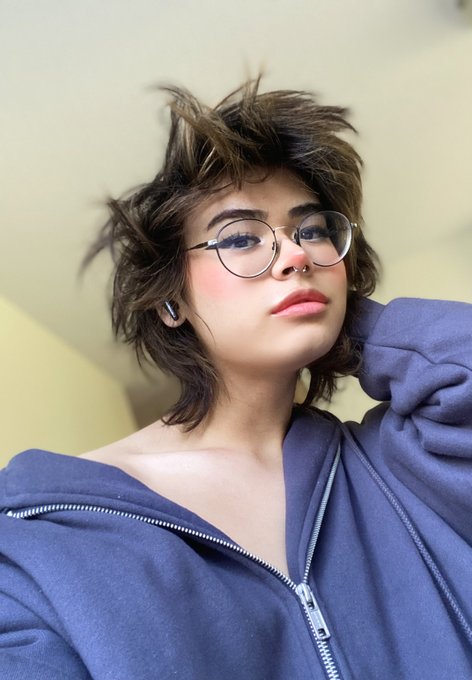 Bedhead boymoding for the much anticipated weekly event #femboyfriday 🐰 https://t.co/2HHTpunHem<a href="/tag/femboyfriday"class="tags"><span>#femboyfriday</span></a>