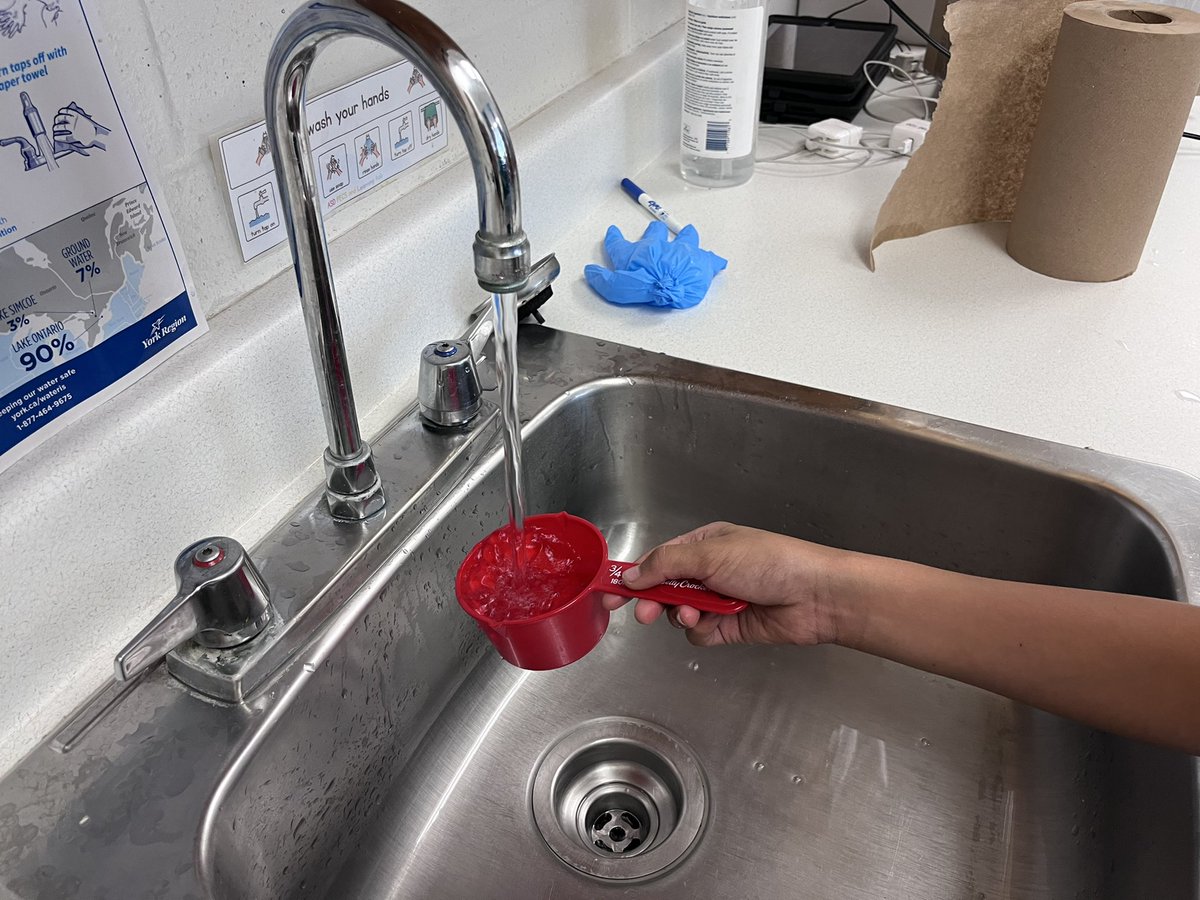 BonuraDiana's tweet photo. In #social #skills we made oatmeal chocolate chip muffins with our friends. We practiced turn taking, raising our hands and following instructions. @WilshireES #ASD #SpecialEducation #CommunityClass https://t.co/S1MDPrBNzV