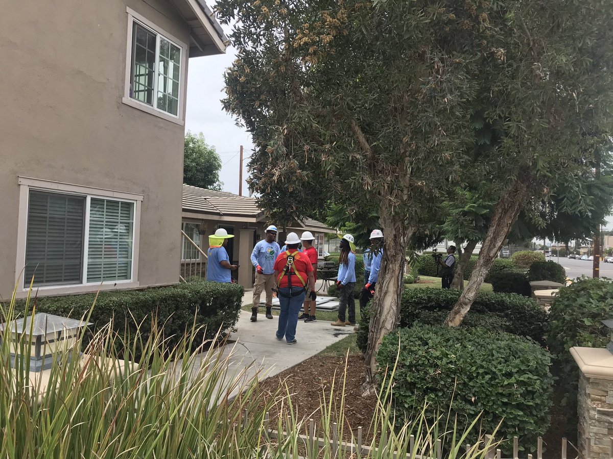 JosieTalavera's tweet photo. It’s a hot day in SoCal but that didn’t stop our @WellsFargo #volunteers who worked hand in hand with @GRID installing solar panels. Thanks #Westminster Mayor TA for coming out today! @WestminsterPIO #welcomehome https://t.co/W0qbGmFPqY