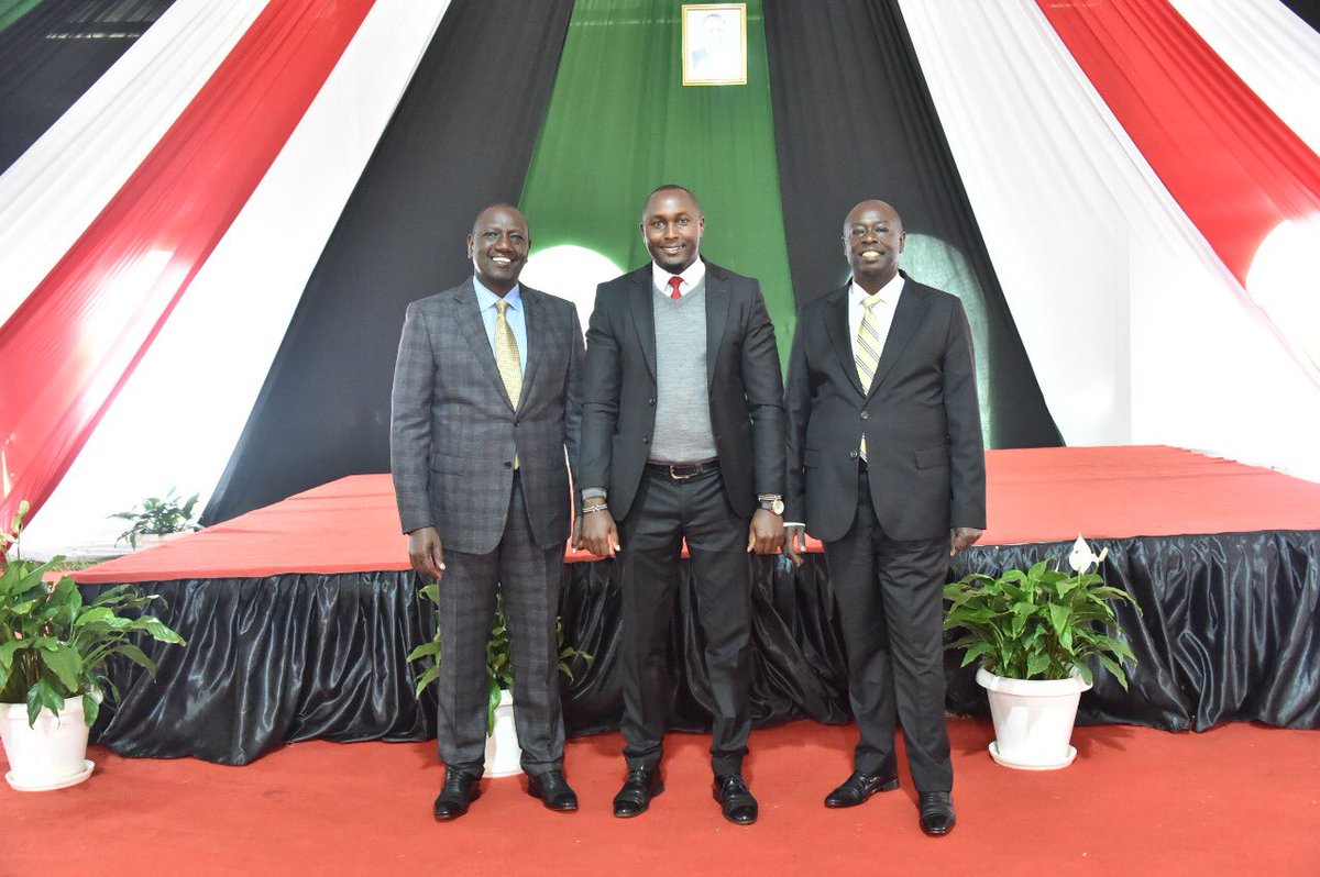 YegonVk's tweet photo. The 5th @WilliamsRuto and his deputy @rigathi with their legal team. Mbele iko Sawa https://t.co/0vU9gTzwDm