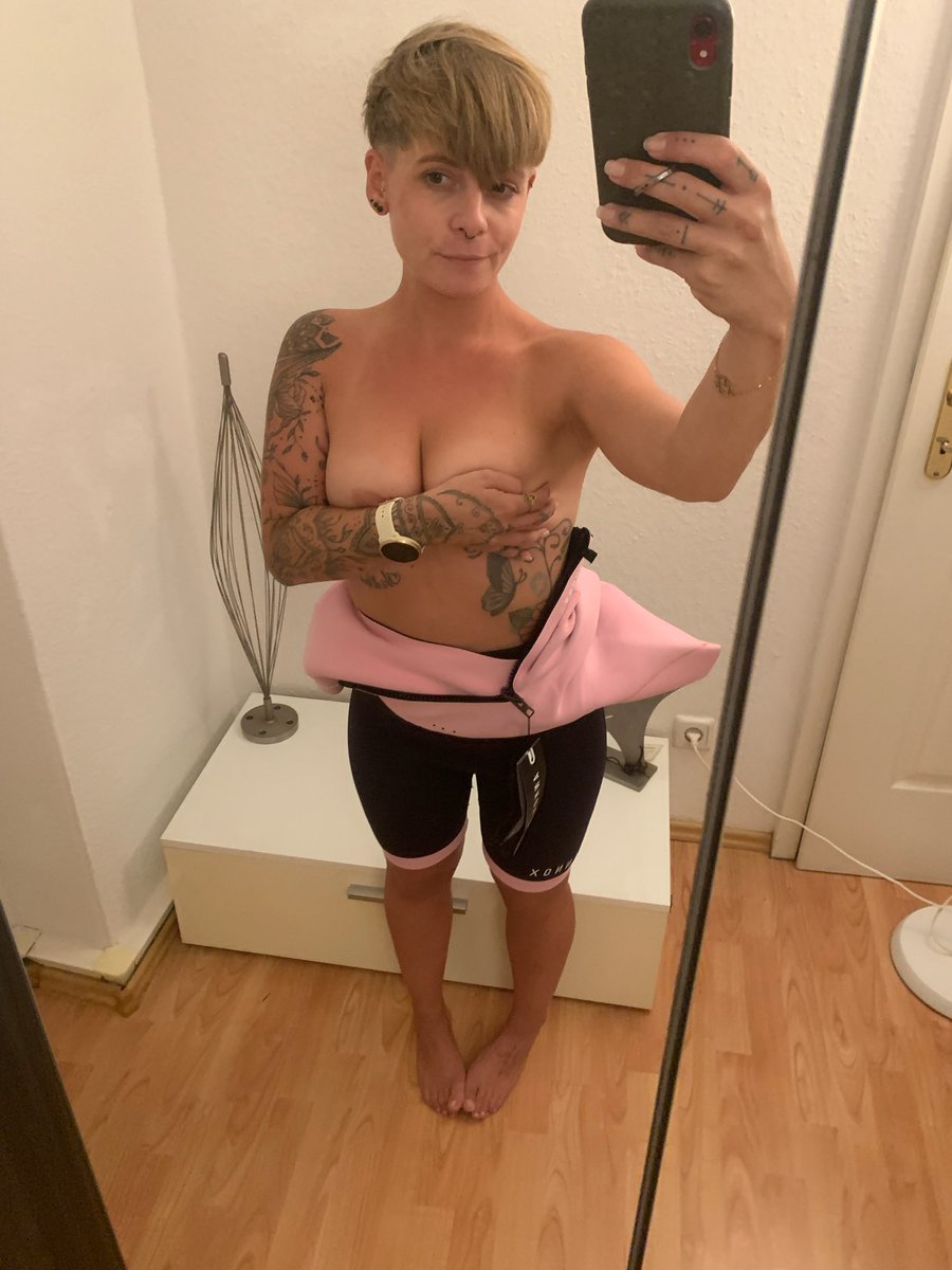pocketrocket696's tweet photo. who want to dive with me  ? 
https://t.co/aFzTY0Z36A
#onlyfans #onlyfanspromo #OnlyFansgratis #onlyfansgirl #sellingcontent #buyingcontent #onlyfansgirl #paypig #content #secretseller #nsfwtwt #nsfwtwtﾟ https://t.co/RQclcmBkGi