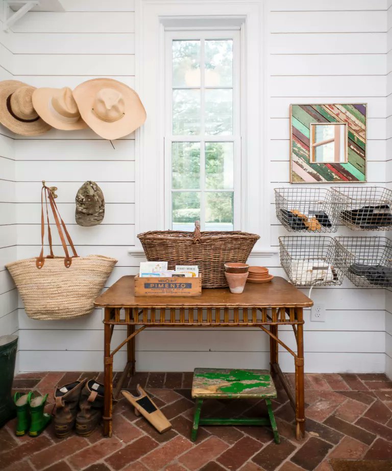 Practical—but stylish—finishes are good additions to a mudroom. #interiorstyle #homestyle  cpix.me/a/152856591