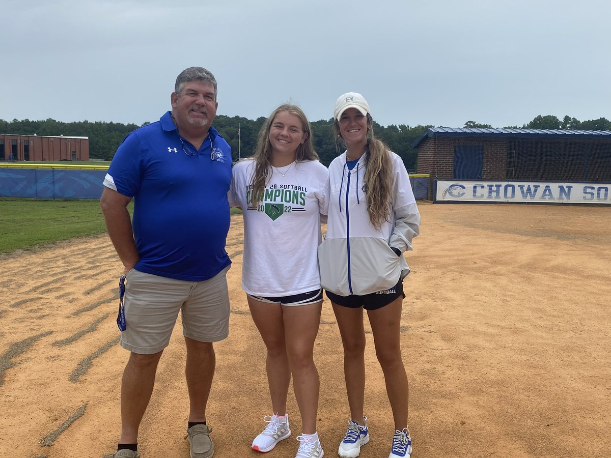 eingle05's tweet photo. Super excited to announce that I will be continuing my academic and althetic career at Chowan University! Thank you to my family and coaches for all of your support. Thank you to Coach Bailey and his staff for this amazing opportunity! #GoHawks💙 @ChowanSoftball https://t.co/SRPGyrTirh
