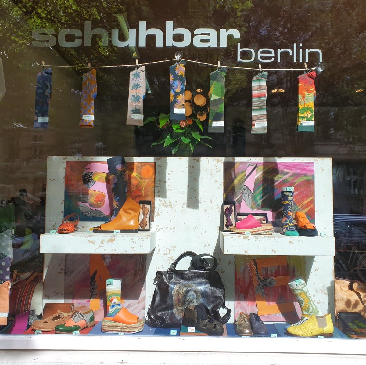 schuhbarberlin's tweet photo. 📌 s a l e 📌 s a l e 📌
📣%👠👟👞👡👜🎒🧦✂️
#saldisaldisaldi
#summersale
#handmadeinitaly🇮🇹
#shoesandbags
#summershoes
#bonnemaison
#madeinfrance🇨🇵
#socks
#kneehighsocks https://t.co/VW8invZBJJ