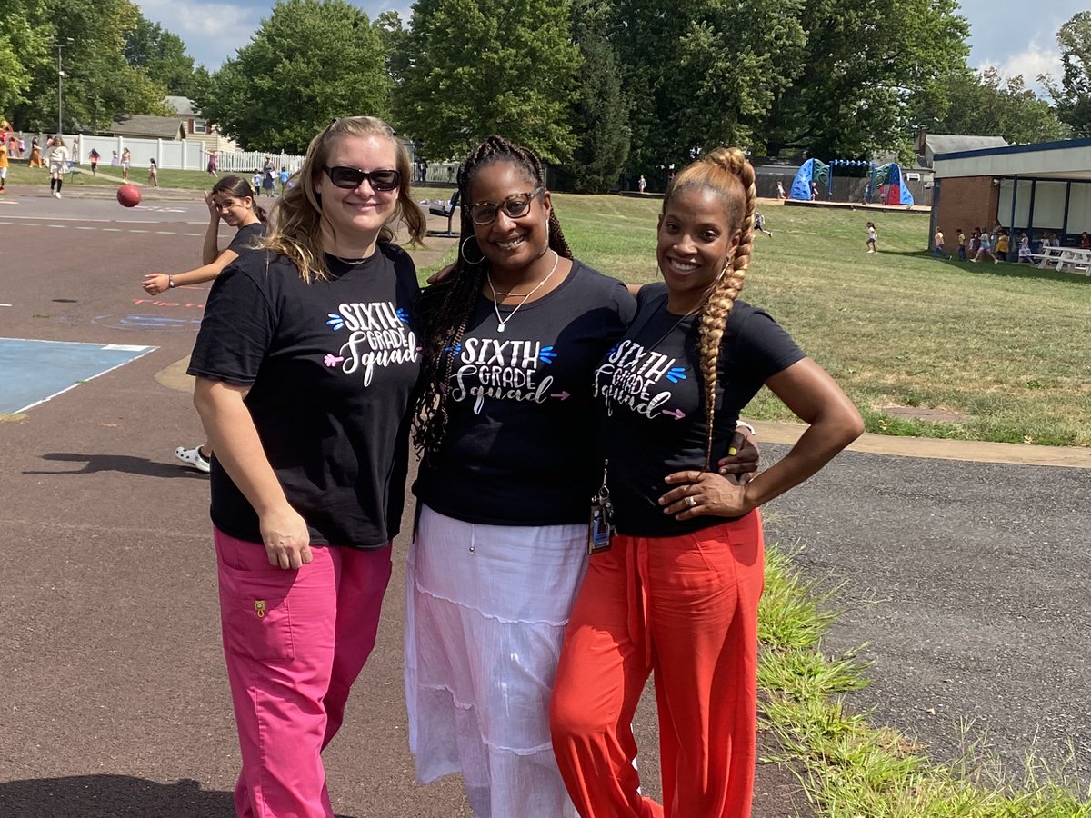 6thGradeSquad's tweet photo. Sixth grade Shark Squad #opsharks #6thgradesquad #photobomb https://t.co/PsZjbETvKT