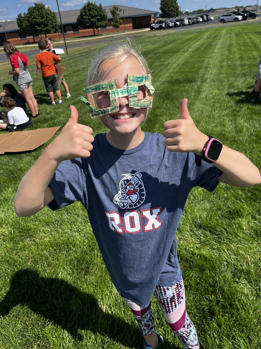 MrSpicerTweets's tweet photo. Busy day for these Hornets. Taking it outside with @MsHarmon_ and @TweetMsEldridge classes to have a little cardboard #STEM challenge. The goal: make something you can wear! #CreativeInnovator #SASCompass #HeritageLearn https://t.co/OPPgJWBuUI