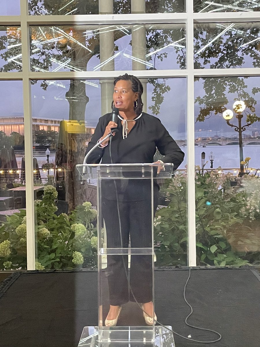 JLLesquire's tweet photo. Been a fantastic Annual Convention so far for the Hispanic National Bar Association!! Great programming and moving words and a call to action from my mentor Hon. Esther Salas (DNJ) #HNBA #HBANJ #JLLesq #WPOF https://t.co/Ynmro2cgSJ