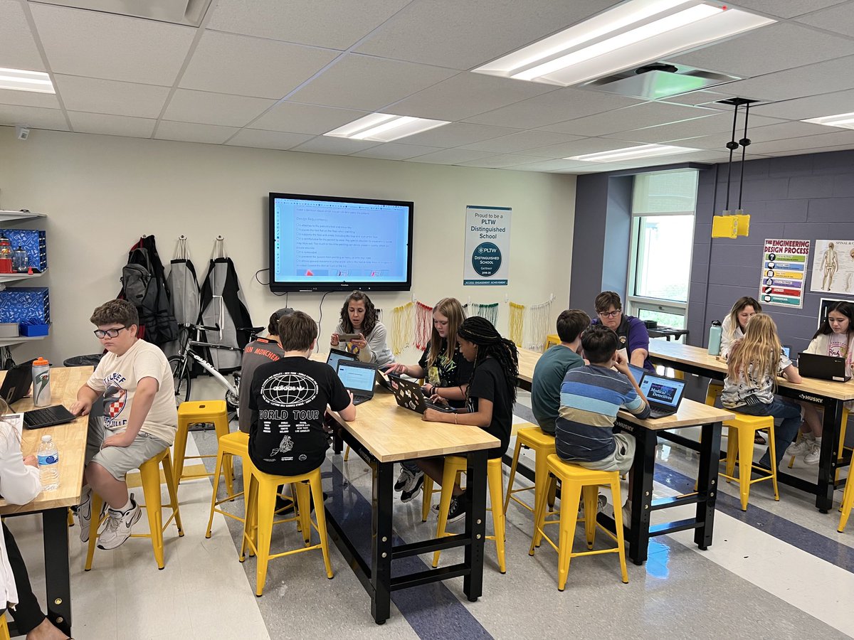 What brings you in today? Students diagnosing their patients! Love using other teachers as patients. #afftonlearns #MedicalDetectives ⁦<a href="/RogersMiddleSch/">Rogers Middle School</a>⁩ ⁦<a href="/PLTWorg/">Project Lead The Way</a>⁩ ⁦@STLPLTW⁩