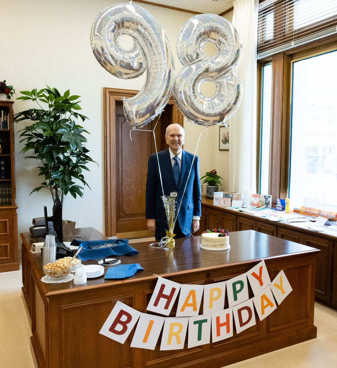 Russell M. Nelson, president of The Church of Jesus Christ of Latter-day Saints, is celebrating his 98th birthday today. He was born on September 9, 1924.
newsroom.churchofjesuschrist.org/article/presid…
