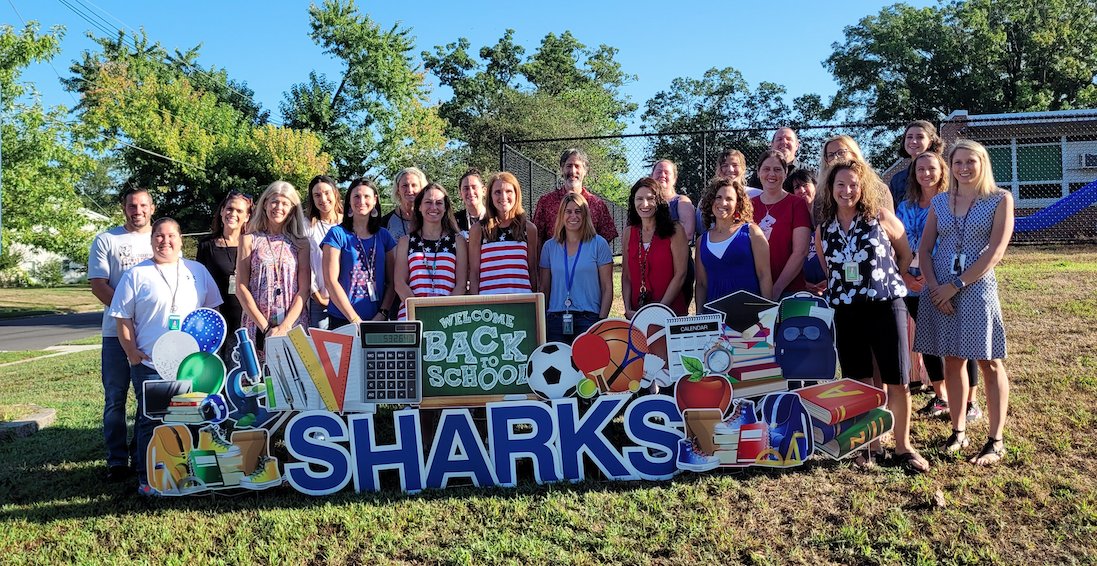 Just a fun, random group shot to celebrate our first Friday of the 22-23 academic year!📸
#TogetherWEcan