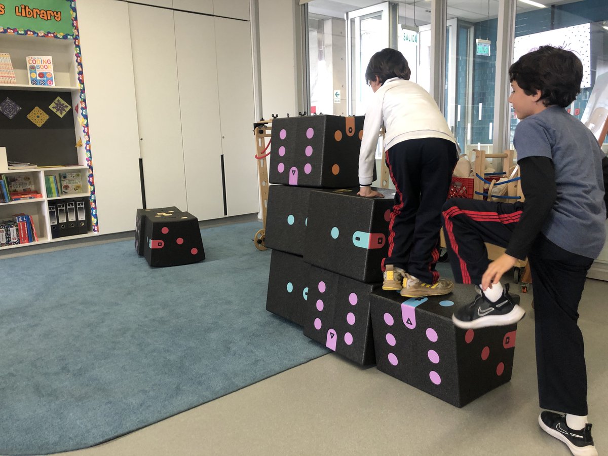 puppoperfumo's tweet photo. Left a few #iMOLearn blocks unattended in my makerspace right before a g2 class came to visit. There was a little bit of everything: building, climbing, balancing... Lovely to witness and to be part of the adventure games 😁 #FDRrocks https://t.co/xucHRtjTLt