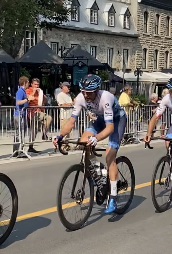 Abandon d’Hugo Houle au #GPCQM à 3 tours de la fin (35 kilomètres à parcourir).