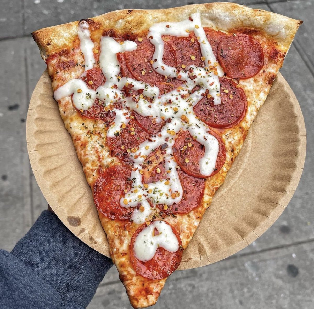 Pepperoni pizza from Pizza Palace (Johnny’s) in #Dyckman <a href="/FoodPornPhotos/">Skyecrab 2 ❤️‍🔥✨</a> <a href="/FoodPornAddicts/">FoodPorn</a> #foodporn #ilovepizza <a href="/foodbeast/">foodbeast</a>