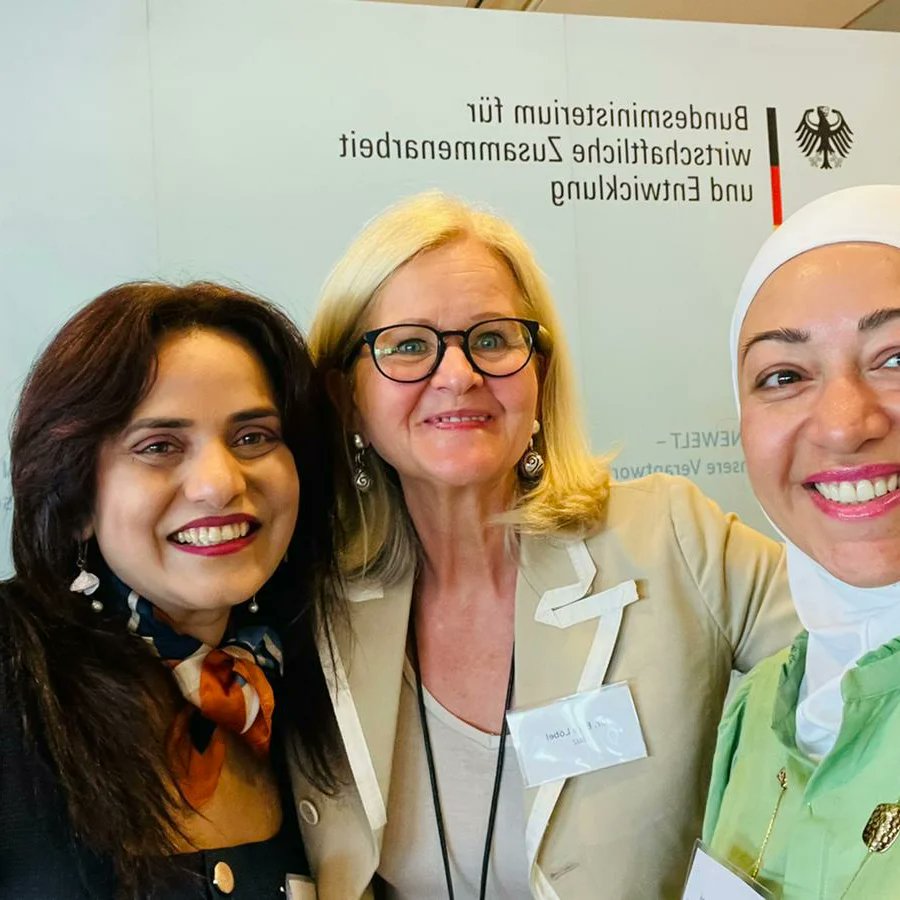 nooranila's tweet photo. Hear me as a woman... So I might say our victory is just beginning,C me as change,say I am movement,that I am the year,/and I am the era/of the women.”
#AmandaGorman Women already strong, it's about changing the way world perceives that strength."
#GDAnderson
thanks @BMZ_Bund https://t.co/TPeeCyPHbj