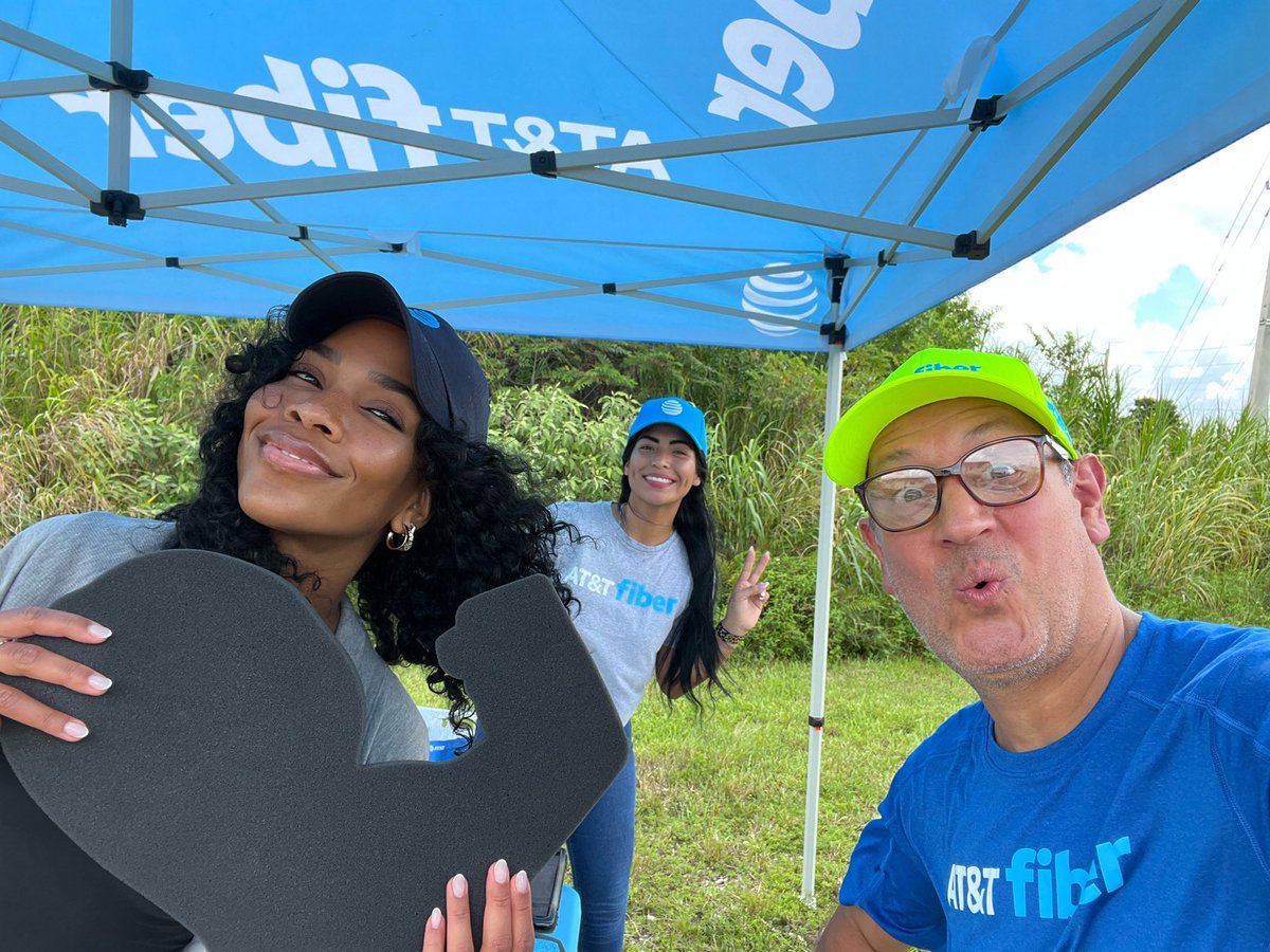 Danielle T Shackleford (@danielleshackl) on Twitter photo Friday’s are for…..
FIBER FLEXING!🏡
<a href="/RocabadoWilliam/">William Rocabado</a> <a href="/TeamStrickland_/">Kevin Strickland</a> <a href="/Sarah_Poole85/">Sarah Poole</a> <a href="/jrluna11/">JR Luna</a> Friday’s are for…..
FIBER FLEXING!🏡
<a href="/RocabadoWilliam/">William Rocabado</a> <a href="/TeamStrickland_/">Kevin Strickland</a> <a href="/Sarah_Poole85/">Sarah Poole</a> <a href="/jrluna11/">JR Luna</a>