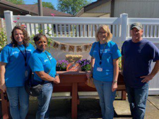 SallyThelen's tweet image. Our @DukeEnergy volunteers spent the morning with @ClermontSeniors cleaning and sprucing up grounds, then playing games with the seniors. Nice job @DE_ChadShaffer @MarionByndon and @john_juech #WeAreDE