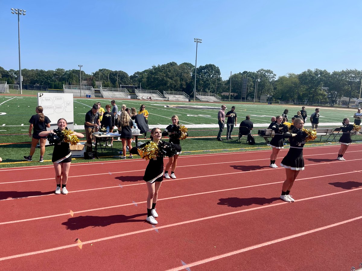 PtBoroSchools's tweet photo. What a perfect afternoon for a pep rally! Shout out to @PPBHSstuco and the @BeOnPointPPBHS committee for organizing such a fun-filled day for our students and staff! #PantherPath #BeOnPoint https://t.co/KRzEH7PKZN