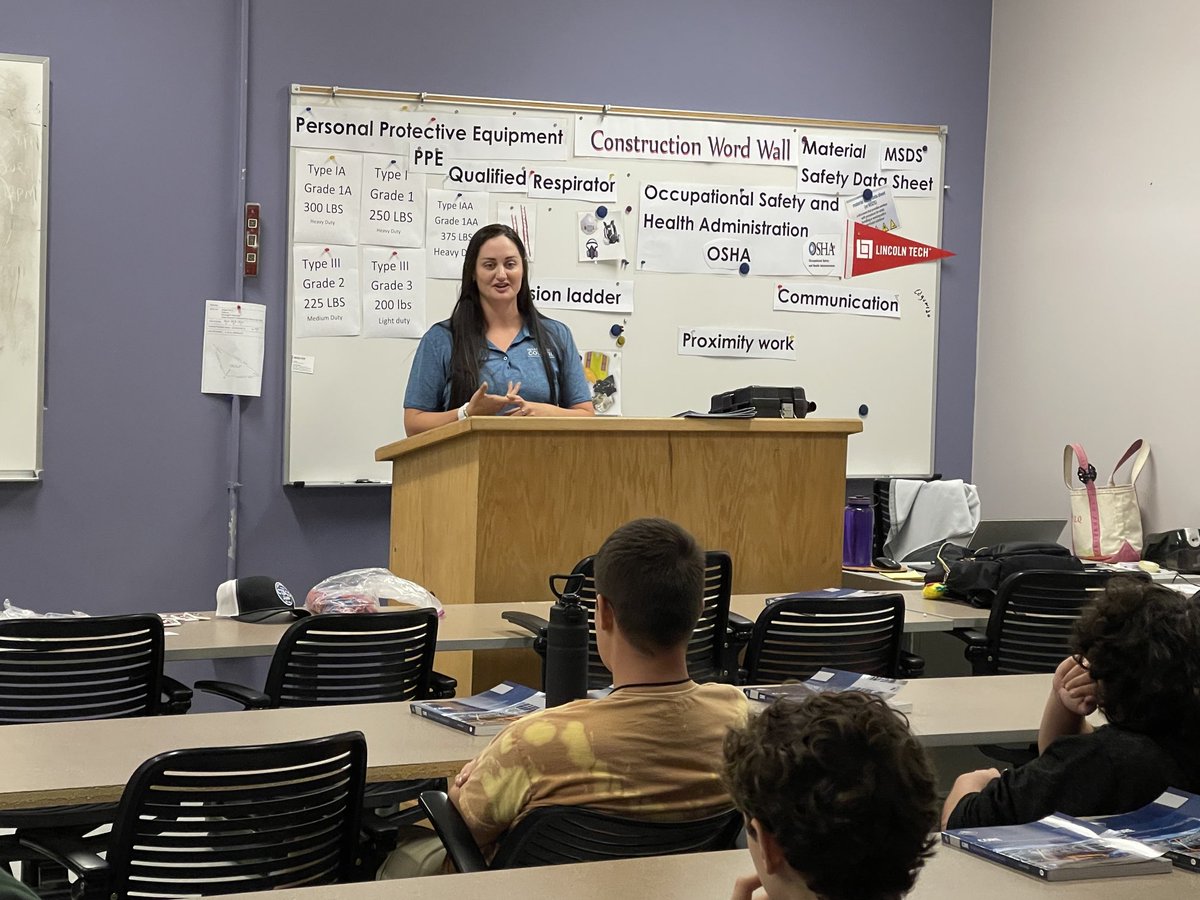 BISDBCTAL's tweet photo. Thank you to Michelle Queen from Texas Masonry Council for presenting to our students about careers in masonry! Helping build America! #MasonryROCKS #TexasMasonryCouncil ⁦@BirdvilleISD⁩ https://t.co/UOY2hw88Tb