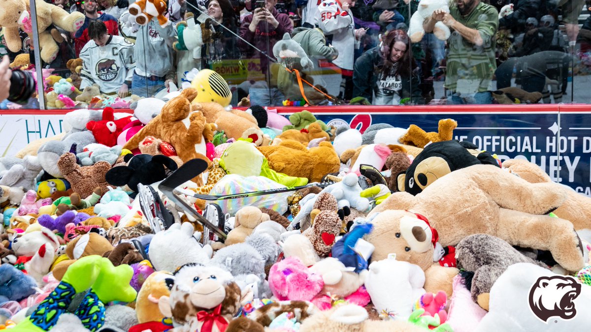TheHersheyBears's tweet photo. 🧸 It's #NationalTeddyBearDay! We can't wait to see you at our world-famous @GiantFoodStores Teddy Bear Toss this season on Sunday, Jan. 29 versus Bridgeport. 

🎫➡https://t.co/LBz30Pkc2z https://t.co/GBhu1Ie9MM