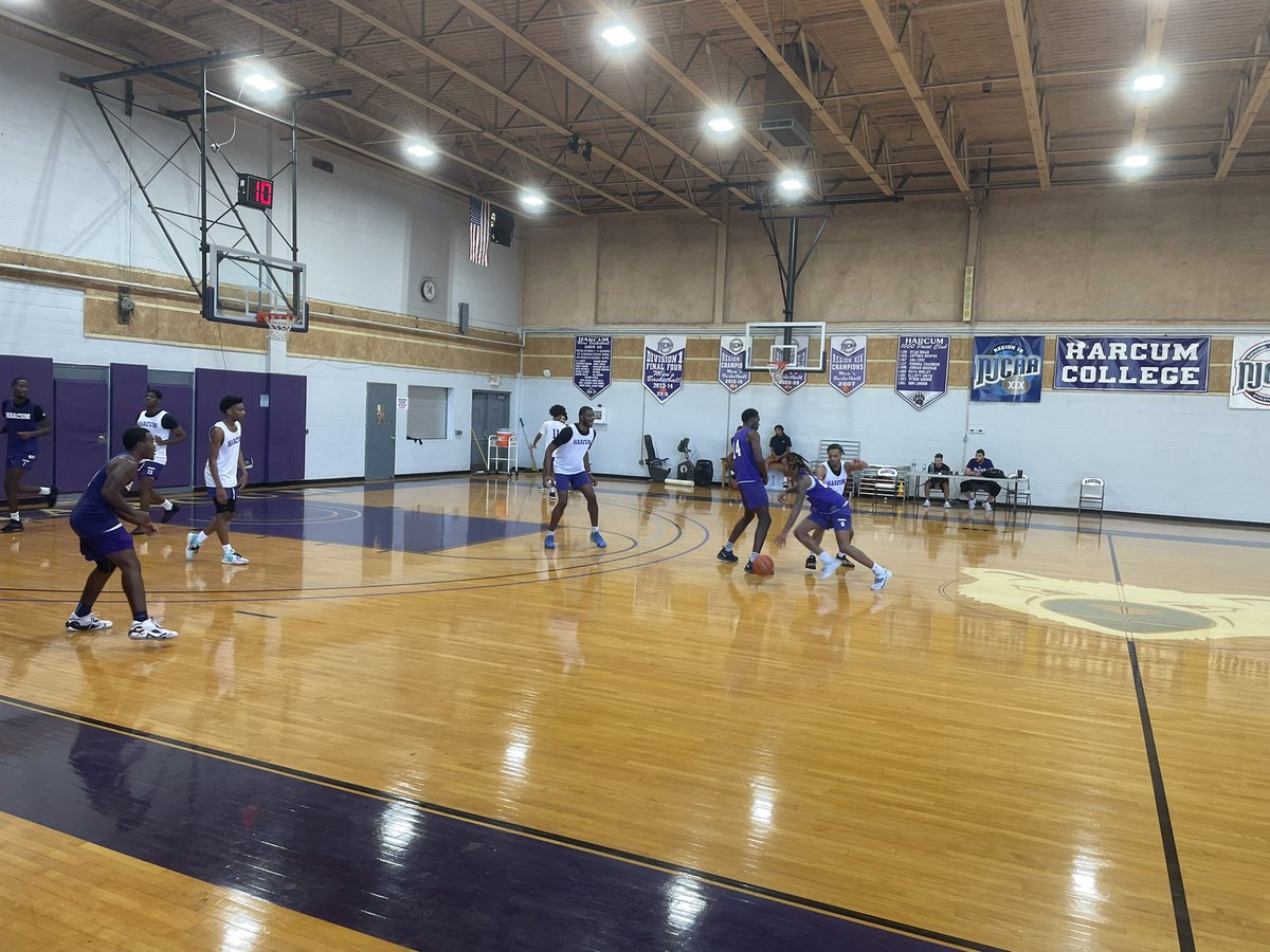 ELITE High School Scouting (@elitehsscouting) on Twitter photo Fresh off an Elite 8 run with 6 D1 guys to replace, <a href="/HarcumMBB/">Harcum College Basketball</a> has reloaded in <a href="/Coach_JohnBall/">John Ball</a>’s 1st year. Returning ‘23s Amahrie Simpkins, Justin Owens lead with D1 transfers Tegra Izay, Bernie Blunt, Ahmad Harrison in key roles. Po’Boigh King headlines intriguing freshman class Fresh off an Elite 8 run with 6 D1 guys to replace, <a href="/HarcumMBB/">Harcum College Basketball</a> has reloaded in <a href="/Coach_JohnBall/">John Ball</a>’s 1st year. Returning ‘23s Amahrie Simpkins, Justin Owens lead with D1 transfers Tegra Izay, Bernie Blunt, Ahmad Harrison in key roles. Po’Boigh King headlines intriguing freshman class