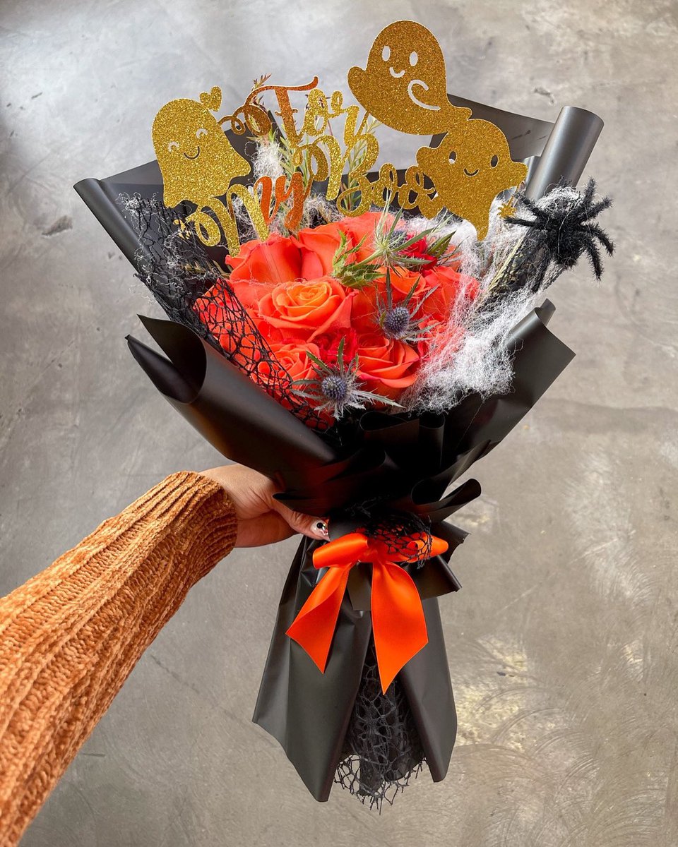 eileensfloral's tweet photo. For my boo 👻🖤 https://t.co/OLfBVxJh3z